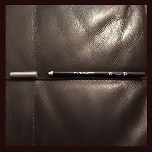 New M.A.C. Eye/Lipliner Aloe Vera & Vitamin E